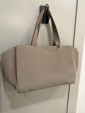Lululemon Athletica Women’s Beige Everyday Tote